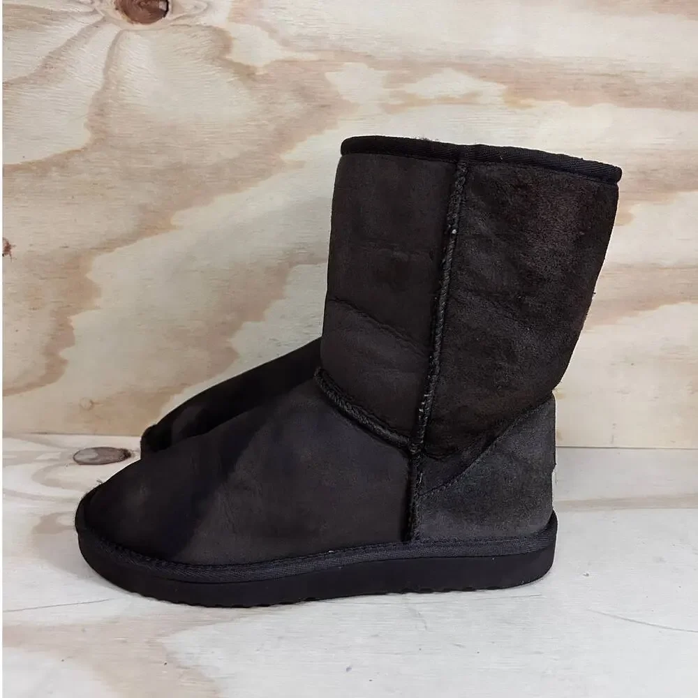 UGG Australia - Classic Short II - Boots - Black - Women's - 7 - S/N 5825
